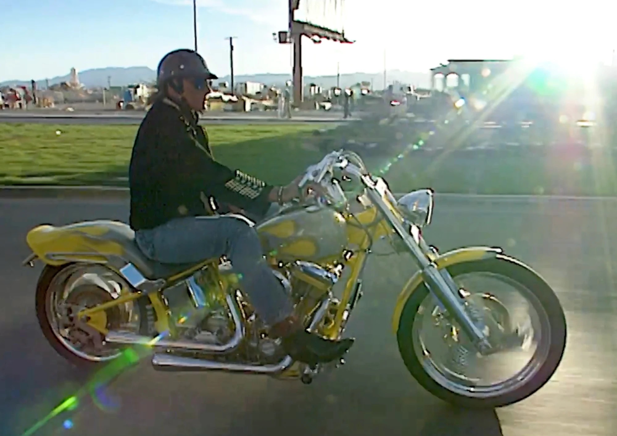 Johnny Hallyday à moto dans les rues de Las Vegas, Destination Vegas