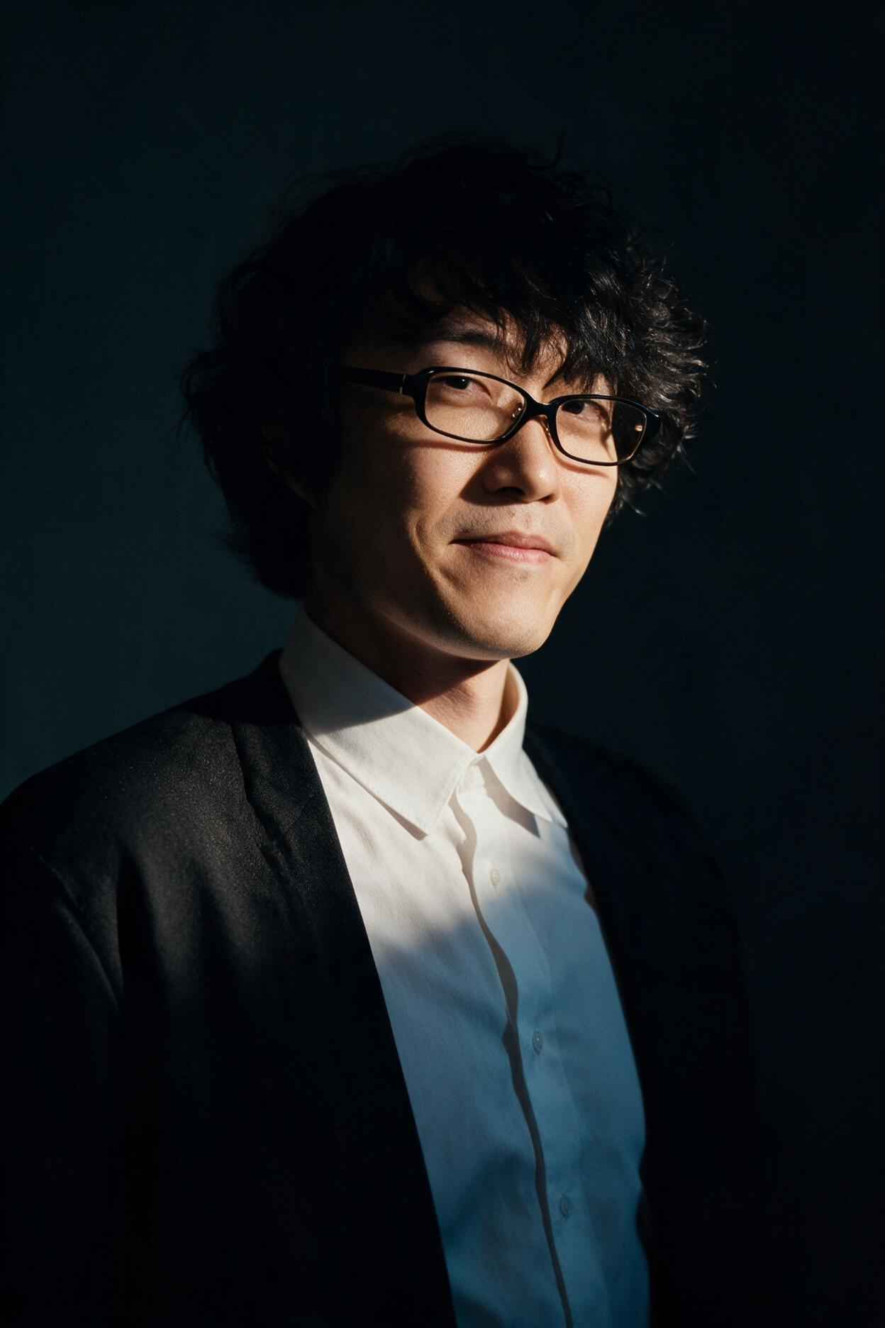 Carte-titre "Ame Nochi Hana" sur vue de Tokyo au coucher du soleil, making-of de l'installation d'Oki Sato pour le Bon Marché