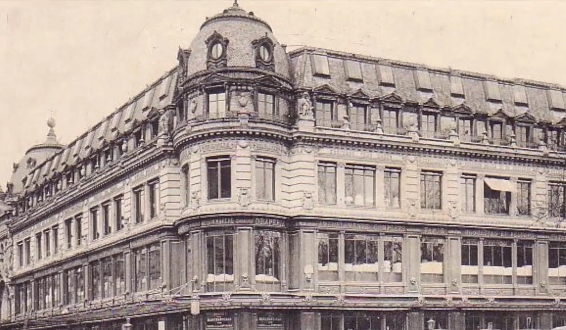 Photo d'archive du Bon Marché Rive Gauche, premier grand magasin du monde fondé en 1852