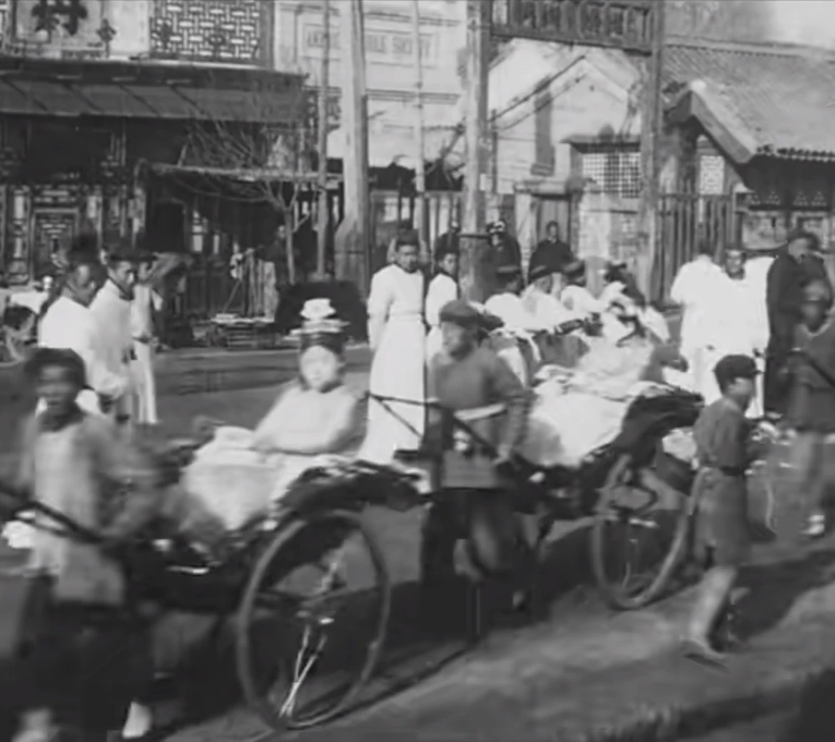Images d'archives d'une rue animée en Chine, série "The Lost Worlds"