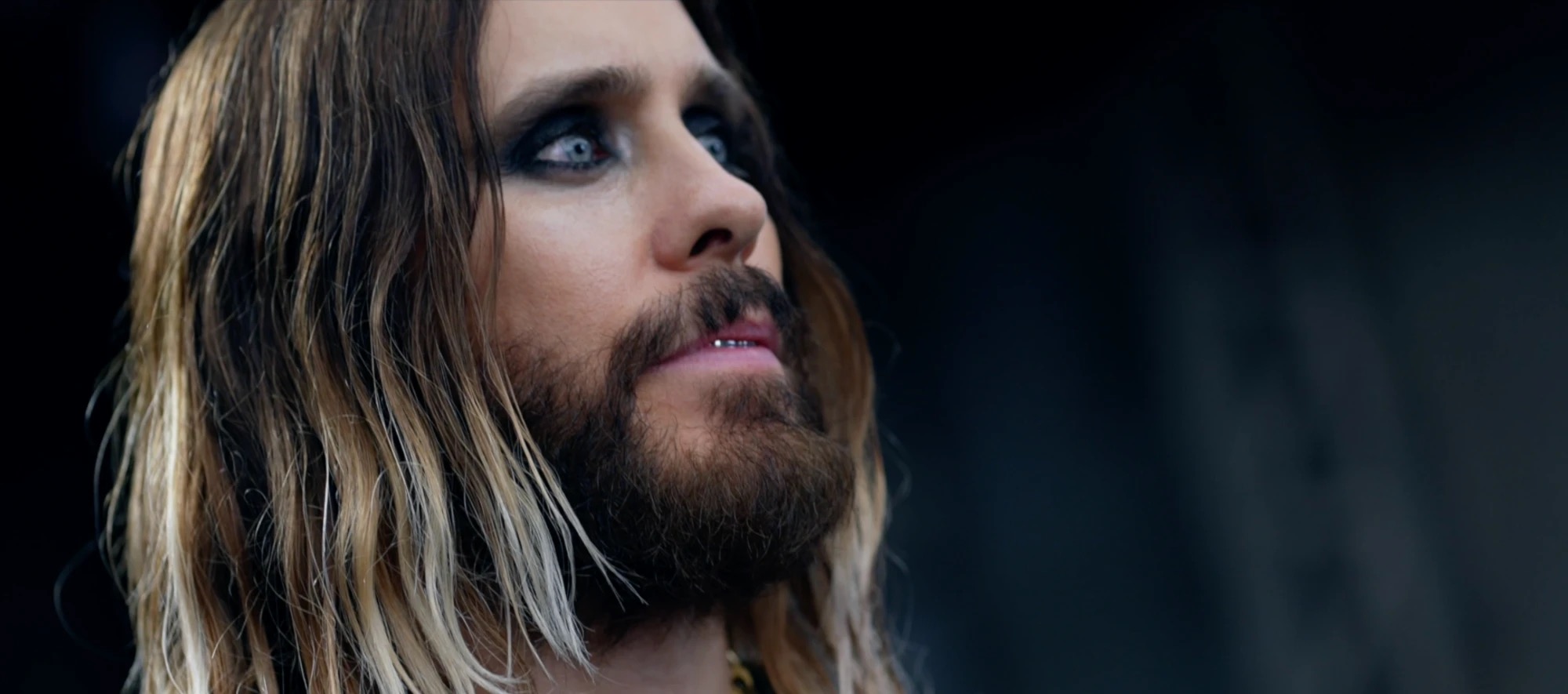 Jared Leto en gros plan, tournage du clip "Stuck" de Thirty Seconds to Mars à Paris