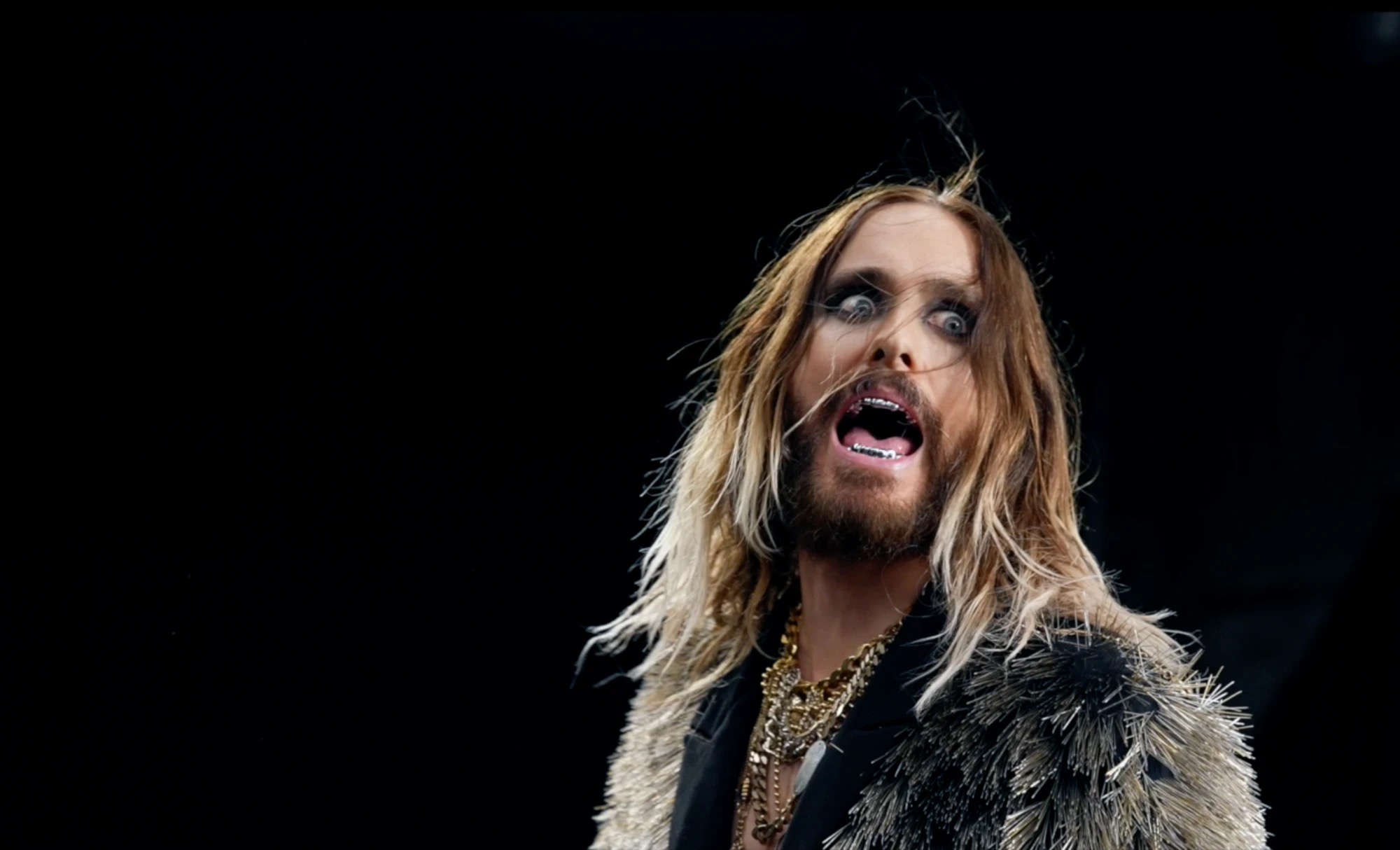 Jared Leto en pleine performance pour le clip "Stuck" de Thirty Seconds to Mars